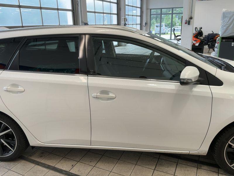 Toyota Auris Touring Sports 1.2 Turbo Team D 2018 – снимка 10