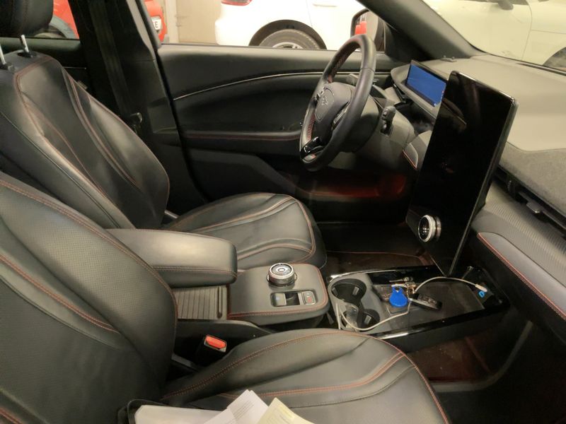 Ford Mustang Mach-E electric drive 258 kW Premium AWD 2022 – снимка 16