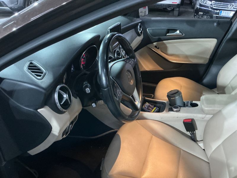 Mercedes-Benz GLA-Klasse GLA 220 d 4Matic Urban 2014 – снимка 26