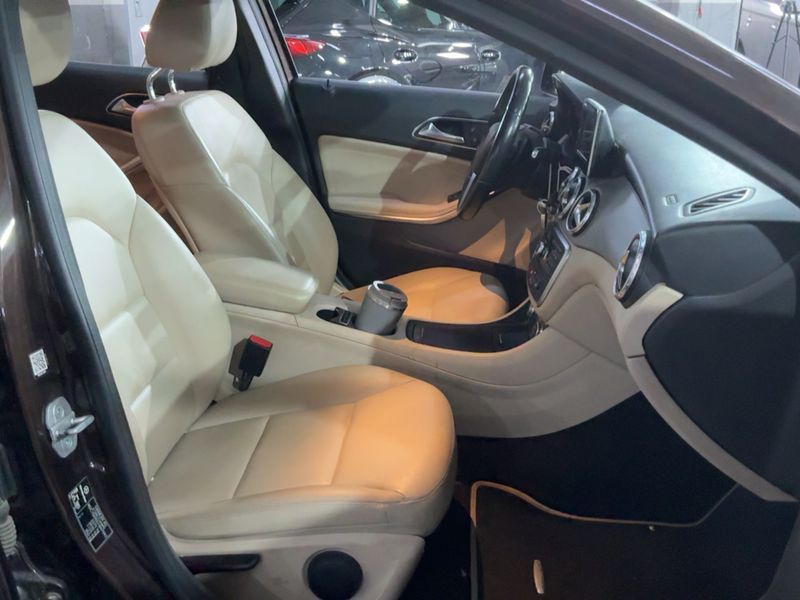 Mercedes-Benz GLA-Klasse GLA 220 d 4Matic Urban 2014 – снимка 16