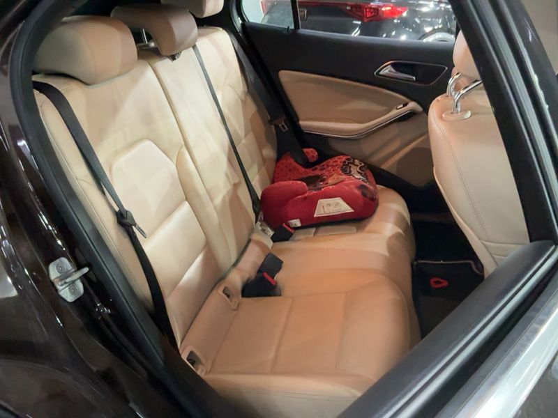 Mercedes-Benz GLA-Klasse GLA 220 d 4Matic Urban 2014 – снимка 19