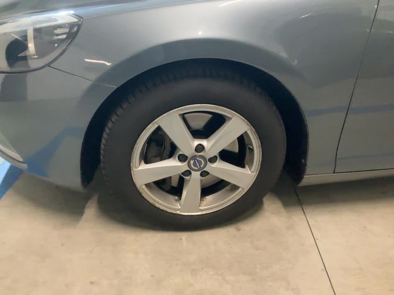 Volvo V40 2.0 D3 Kinetic 2015 – снимка 3