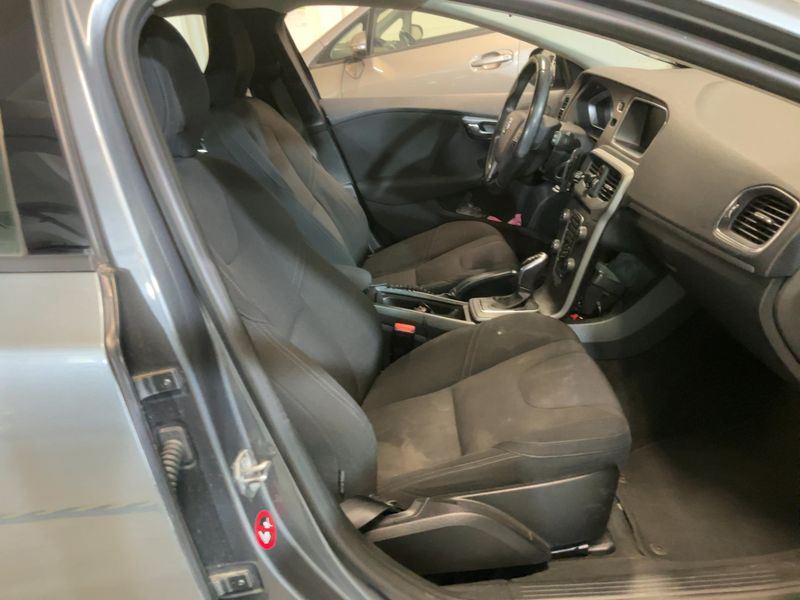 Volvo V40 2.0 D3 Kinetic 2015 – снимка 16