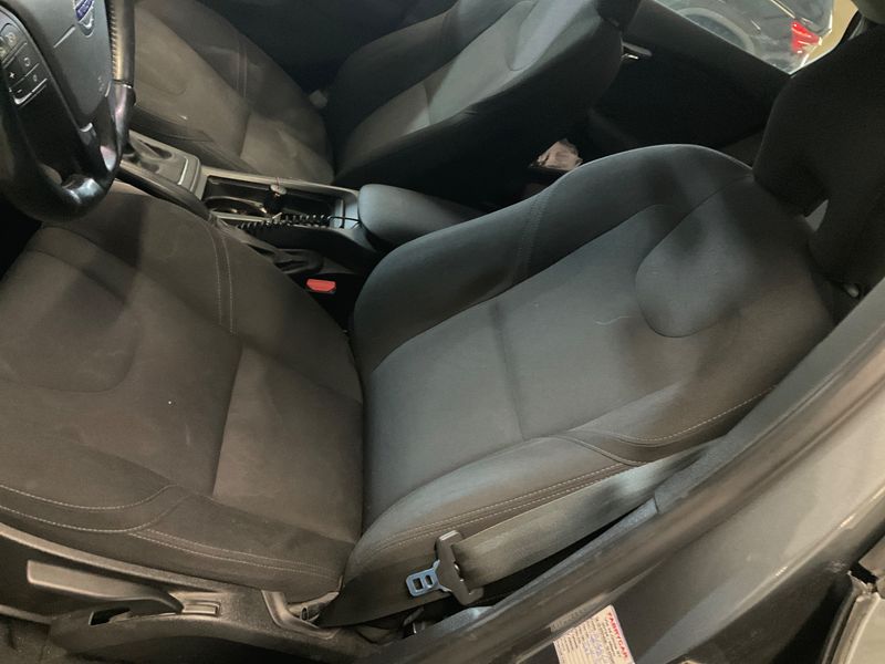 Volvo V40 2.0 D3 Kinetic 2015 – снимка 22