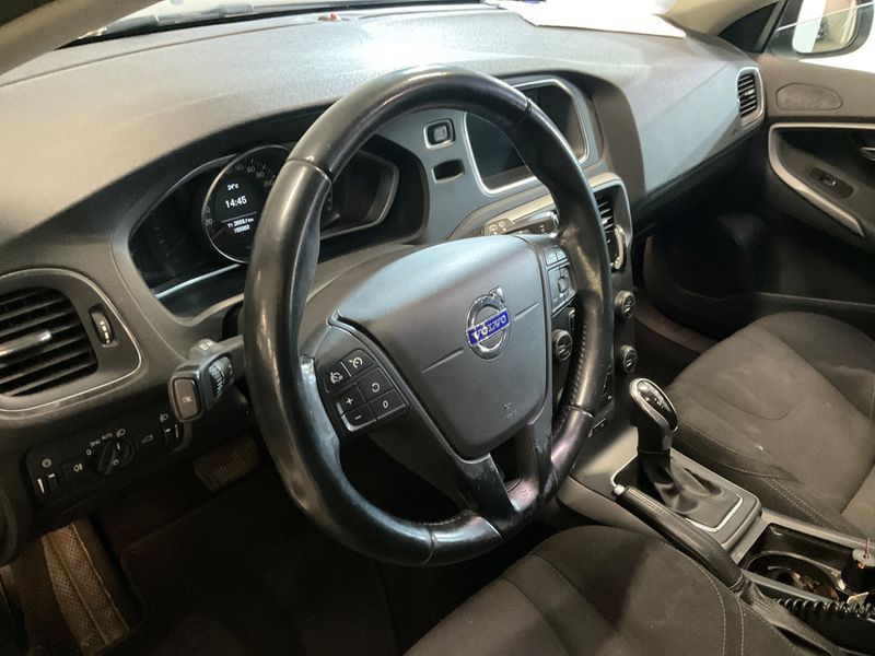Volvo V40 2.0 D3 Kinetic 2015 – снимка 24