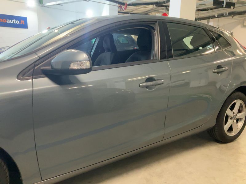 Volvo V40 2.0 D3 Kinetic 2015 – снимка 4