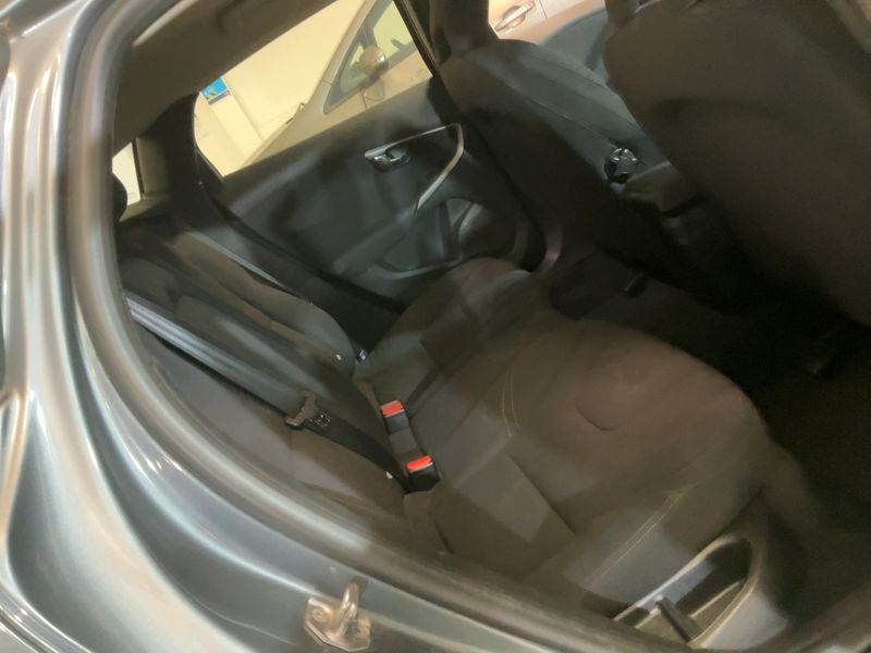 Volvo V40 2.0 D3 Kinetic 2015 – снимка 19