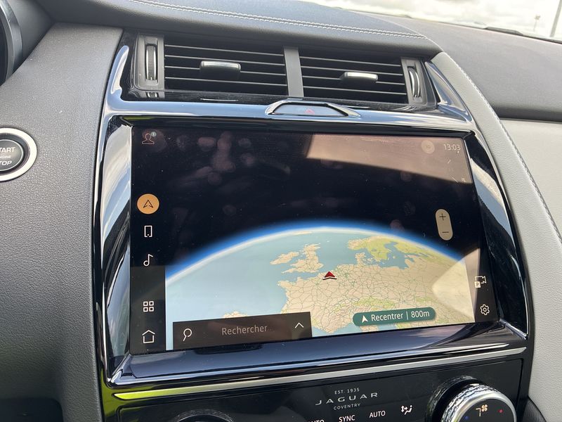 Jaguar E-Pace P300e Plug-in Hybrid R-Dynamic SE AWD 2021 – снимка 13