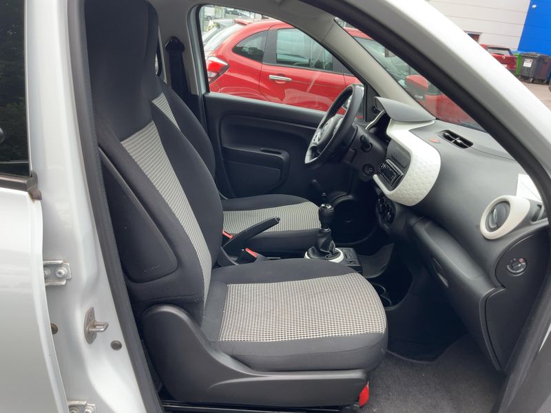 Renault Twingo 1.0 SCe Live 2019 – снимка 16