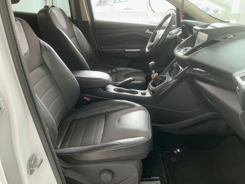Ford Kuga 2.0 TDCi Titanium 2016 – снимка 16