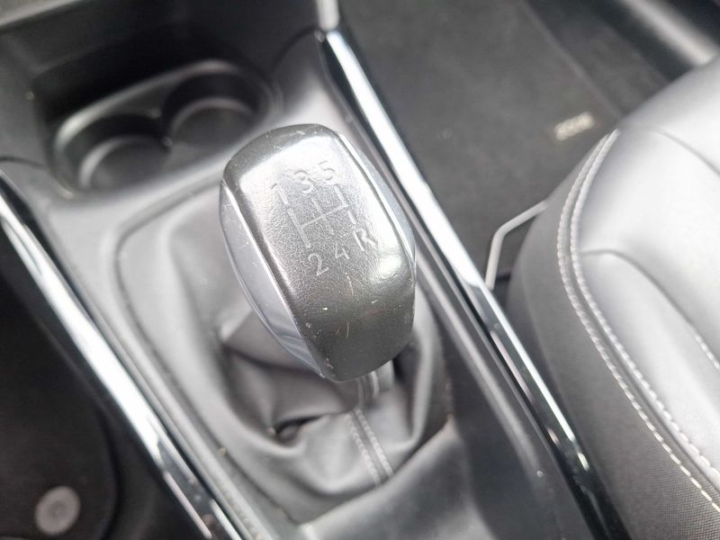 Peugeot 2008 1.2 PureTech Allure 2018 – снимка 35