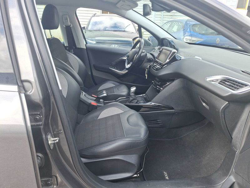 Peugeot 2008 1.2 PureTech Allure 2018 – снимка 10