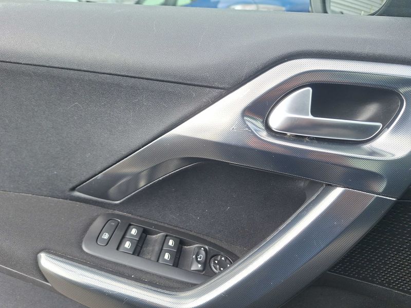 Peugeot 2008 1.2 PureTech Allure 2018 – снимка 32