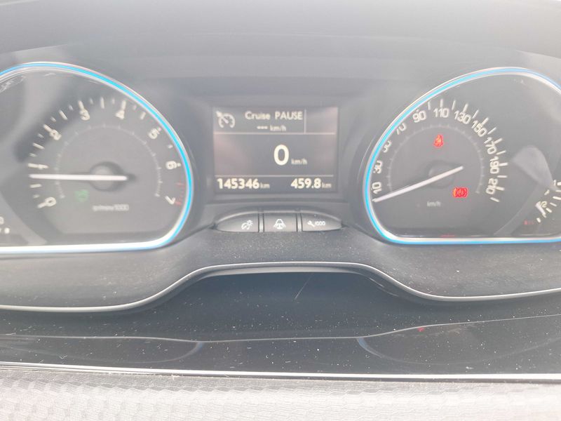 Peugeot 2008 1.2 PureTech Allure 2018 – снимка 12