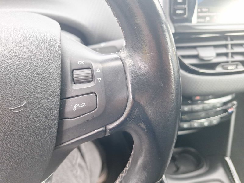 Peugeot 2008 1.2 PureTech Allure 2018 – снимка 34