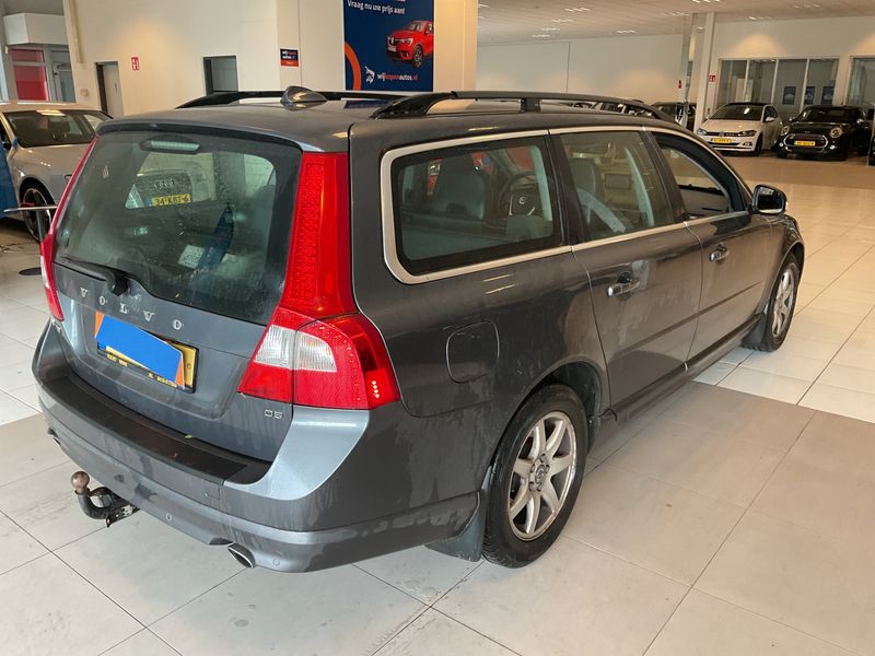 Volvo V70 2.4 D5 Momentum 2009 – снимка 2
