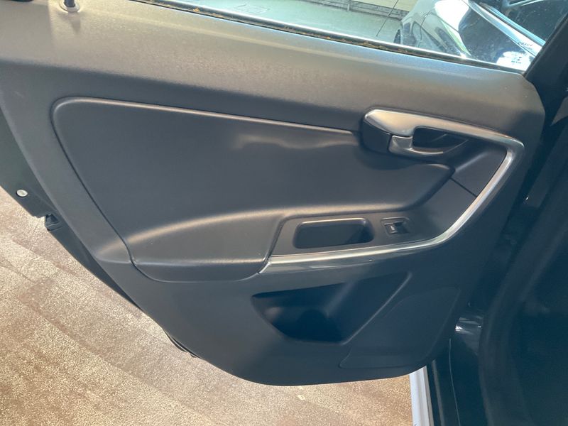 Volvo XC60 2.0 D4 Kinetic 2WD 2013 – снимка 33