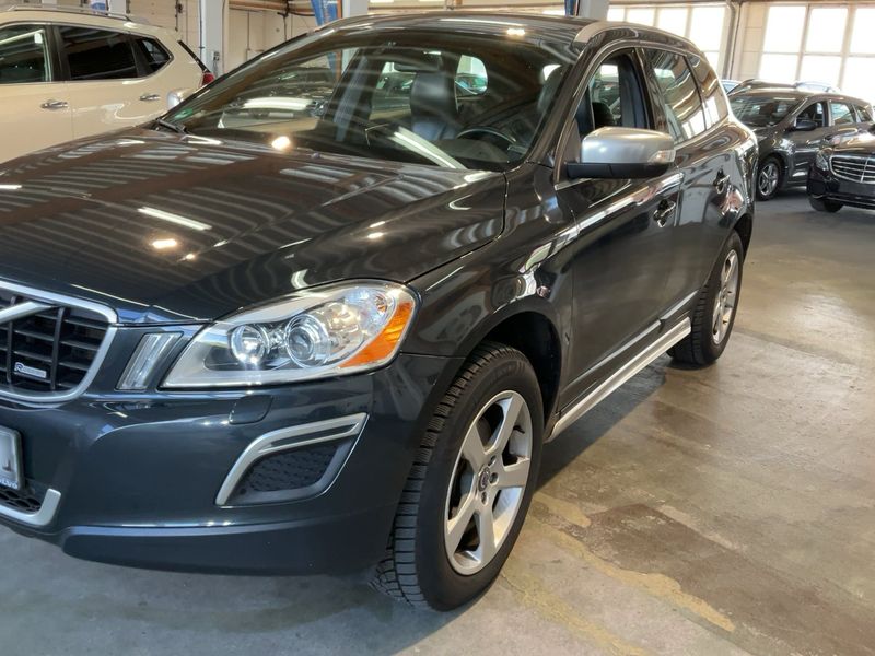 Volvo XC60 2.0 D4 Kinetic 2WD 2013 – снимка 2