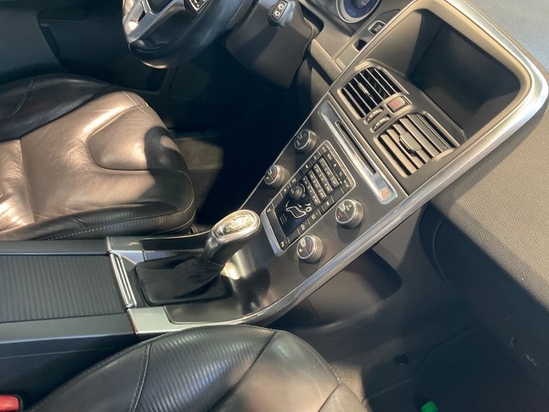 Volvo XC60 2.0 D4 Kinetic 2WD 2013 – снимка 30