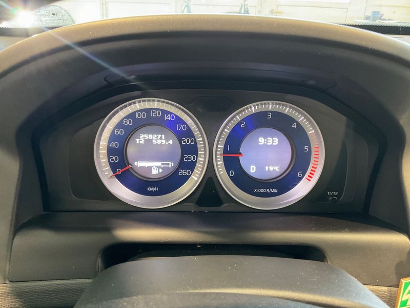 Volvo XC60 2.0 D4 Kinetic 2WD 2013 – снимка 19