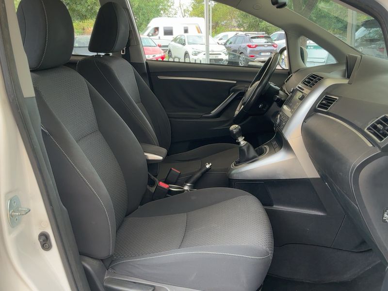 Toyota Verso 2.0 D-4D Basis 2013 – снимка 16