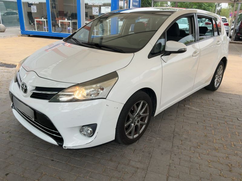 Toyota Verso 2.0 D-4D Basis 2013 – снимка 1