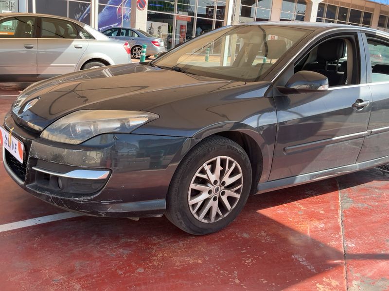 Renault Laguna 2.0 dCi Dynamique R-Link 2015 – снимка 2