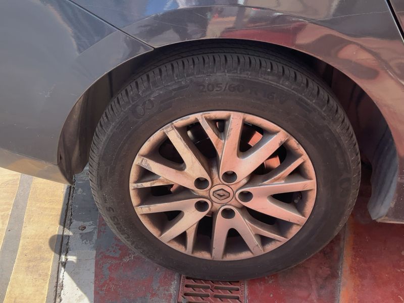 Renault Laguna 2.0 dCi Dynamique R-Link 2015 – снимка 9