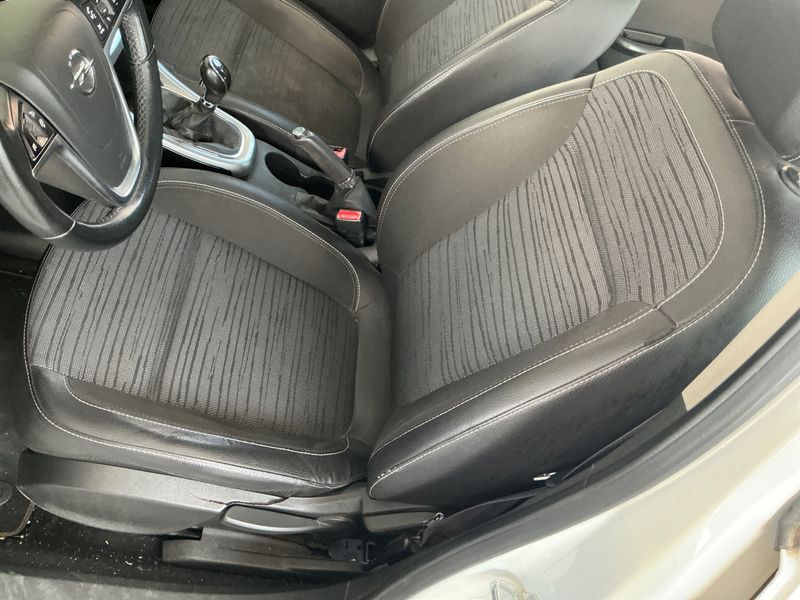 Opel Astra 1.6 CDTI DPF Selective 2014 – снимка 25
