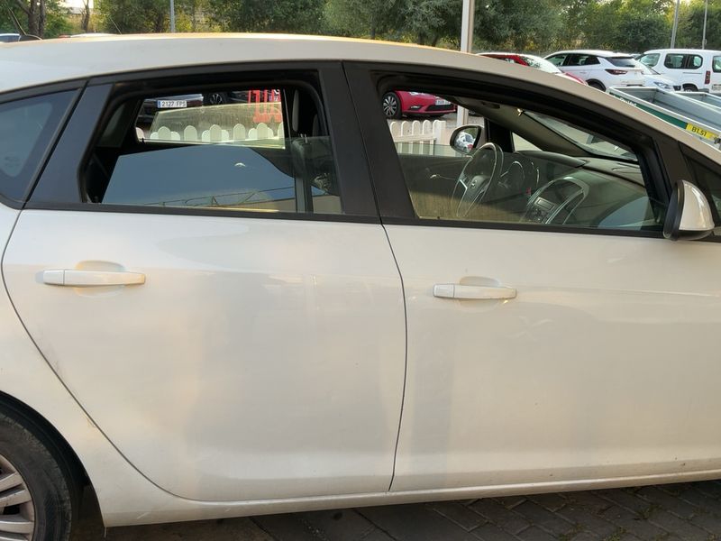Opel Astra 1.6 CDTI DPF Selective 2014 – снимка 10