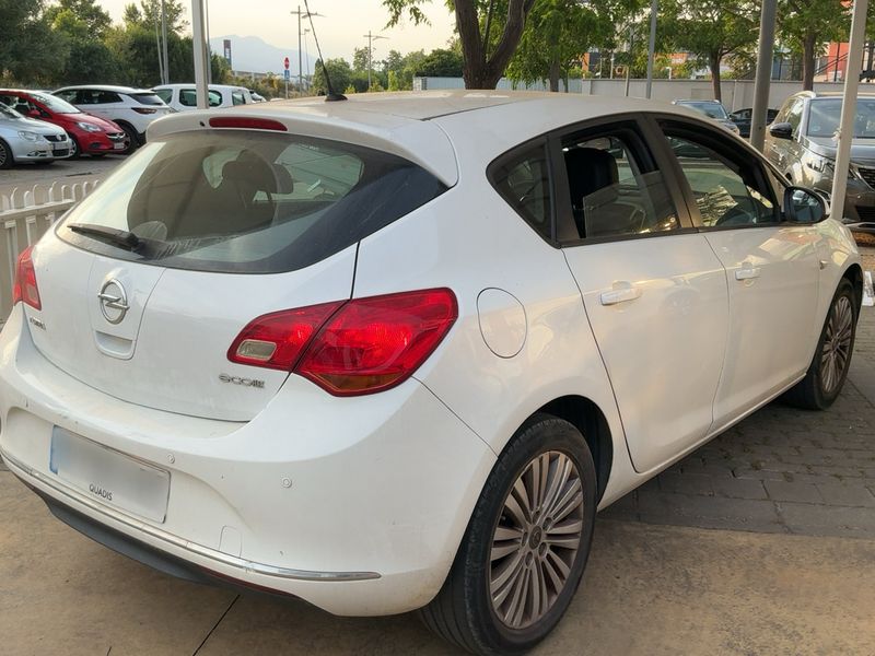Opel Astra 1.6 CDTI DPF Selective 2014 – снимка 8