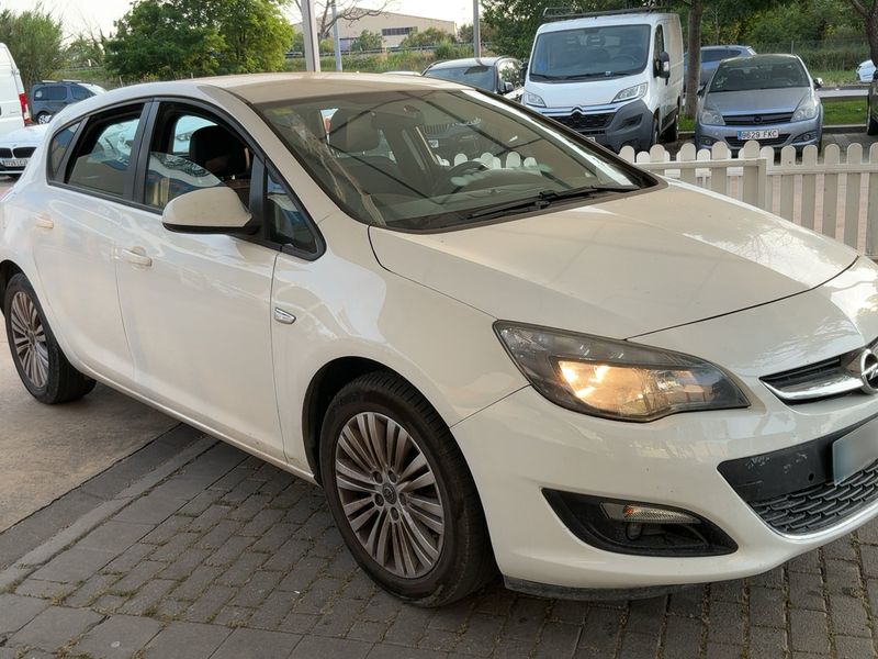 Opel Astra 1.6 CDTI DPF Selective 2014 – снимка 12