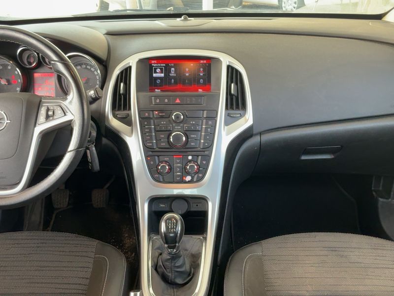 Opel Astra 1.6 CDTI DPF Selective 2014 – снимка 17