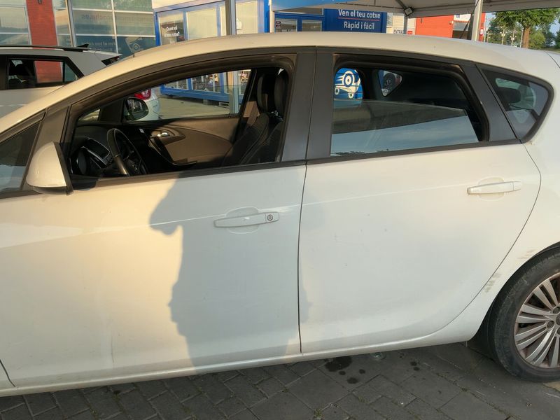 Opel Astra 1.6 CDTI DPF Selective 2014 – снимка 4