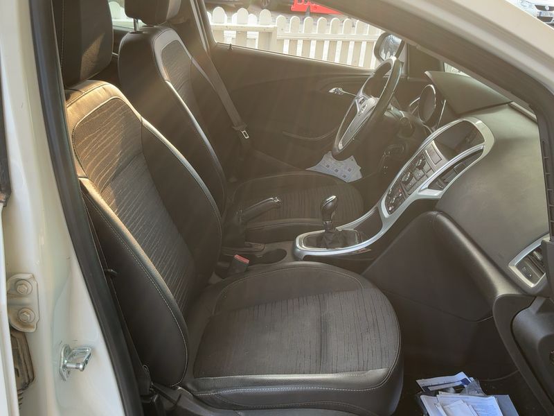 Opel Astra 1.6 CDTI DPF Selective 2014 – снимка 16