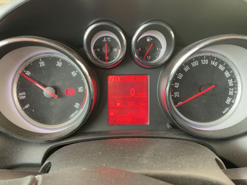 Opel Astra 1.6 CDTI DPF Selective 2014 – снимка 18
