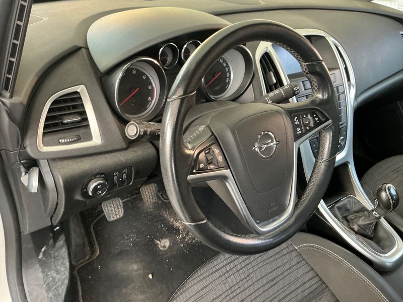 Opel Astra 1.6 CDTI DPF Selective 2014 – снимка 26