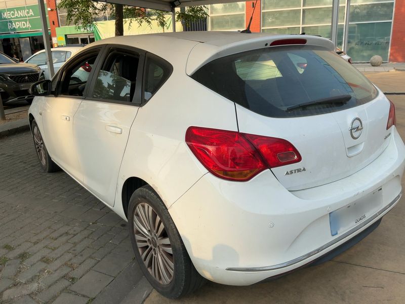 Opel Astra 1.6 CDTI DPF Selective 2014 – снимка 6