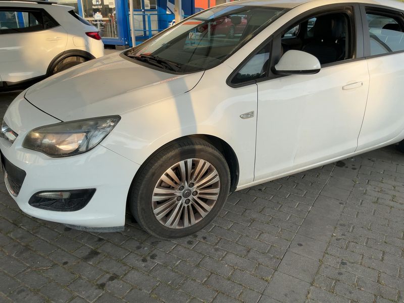 Opel Astra 1.6 CDTI DPF Selective 2014 – снимка 2