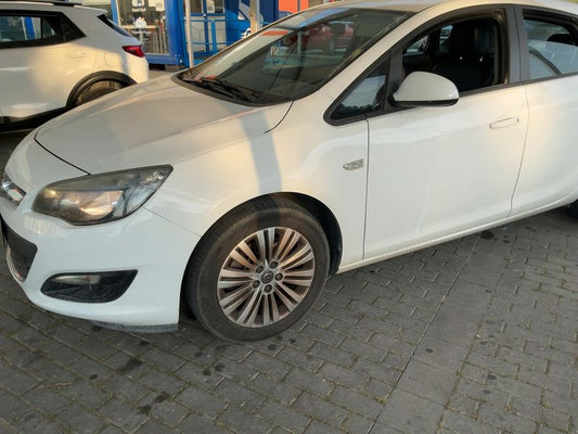 Opel Astra 1.6 CDTI DPF Selective 2014 – снимка 2