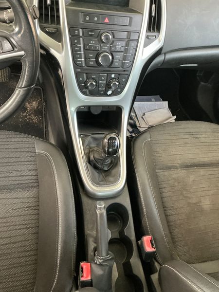 Opel Astra 1.6 CDTI DPF Selective 2014 – снимка 27