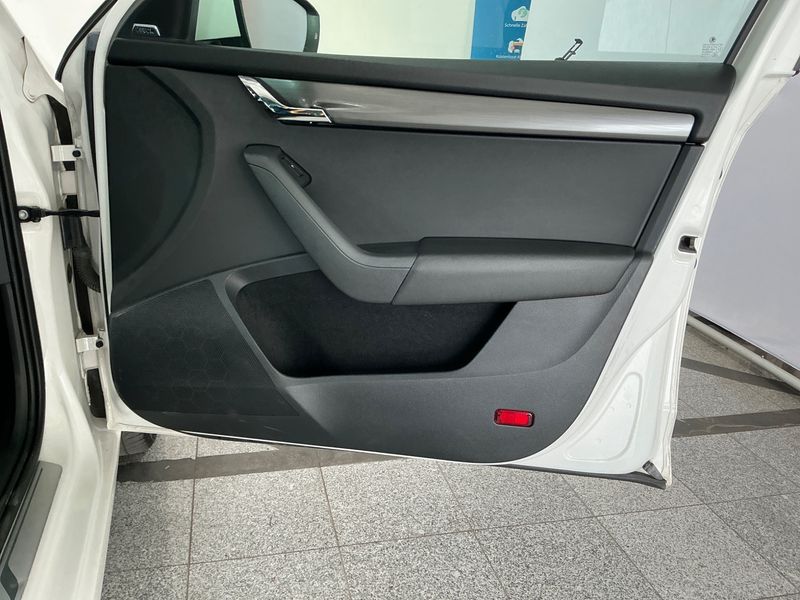 Skoda Octavia 1.6 TDI Soleil 2019 – снимка 22