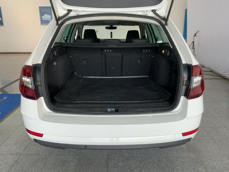 Skoda Octavia 1.6 TDI Soleil 2019 – снимка 15