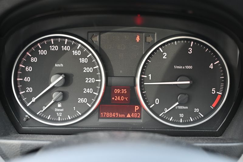 BMW 3er 318d 2011 – снимка 12