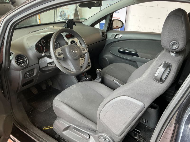 Opel Corsa 1.2 Edition 2011 – снимка 3