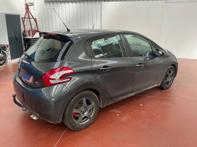 Peugeot 208 1.6 HDi Active 2013 – снимка 2