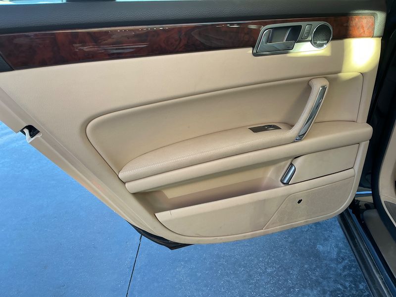Volkswagen Phaeton 3.6 V6 FSI 4Motion 2011 – снимка 26