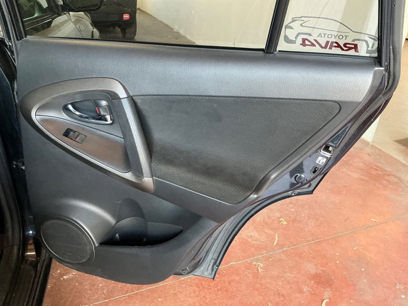 Toyota RAV 4 2.2 D-4D Crossover Style 2013 – снимка 33