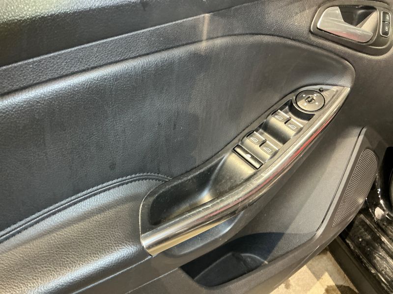 Ford Focus 2.0 EcoBoost ST 2015 – снимка 30