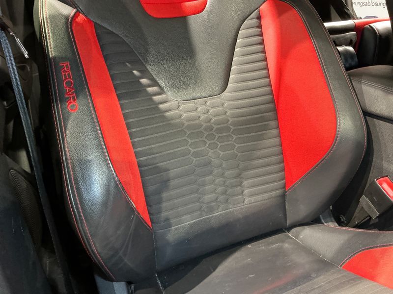 Ford Focus 2.0 EcoBoost ST 2015 – снимка 29